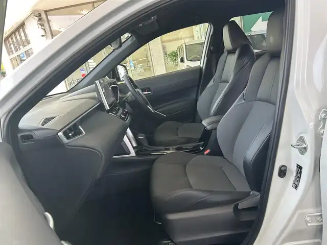 トヨタ カローラ クロス Z 神奈川県 2024(令6)年 1.7万km プラチナホワイトパールマイカ 純正ナビ(Bluetooth/TV/USB)/クルーズコントロール/MTモード付AT/D席パワーシート/前席シートヒーター/ブラインドスポットモニター/バックカメラ/オートブレーキホールド/パワーバックドア/コーナーセンサー/オートライト/オートマチックハイビーム/ETC/ワンオーナー/純正アルミホイール/純正フロアマット/取扱説明書/保証書/プッシュスタート