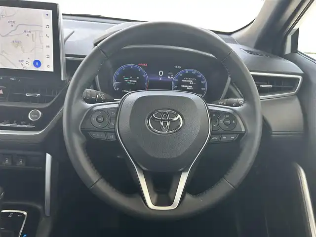 トヨタ カローラ クロス Z 神奈川県 2024(令6)年 1.7万km プラチナホワイトパールマイカ 純正ナビ(Bluetooth/TV/USB)/クルーズコントロール/MTモード付AT/D席パワーシート/前席シートヒーター/ブラインドスポットモニター/バックカメラ/オートブレーキホールド/パワーバックドア/コーナーセンサー/オートライト/オートマチックハイビーム/ETC/ワンオーナー/純正アルミホイール/純正フロアマット/取扱説明書/保証書/プッシュスタート