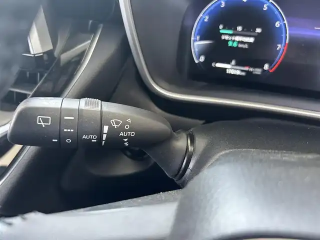 トヨタ カローラ クロス Z 神奈川県 2024(令6)年 1.7万km プラチナホワイトパールマイカ 純正ナビ(Bluetooth/TV/USB)/クルーズコントロール/MTモード付AT/D席パワーシート/前席シートヒーター/ブラインドスポットモニター/バックカメラ/オートブレーキホールド/パワーバックドア/コーナーセンサー/オートライト/オートマチックハイビーム/ETC/ワンオーナー/純正アルミホイール/純正フロアマット/取扱説明書/保証書/プッシュスタート