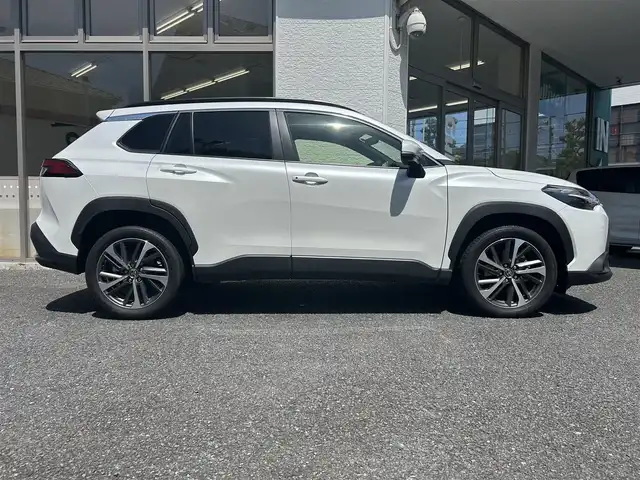 トヨタ カローラ クロス Z 神奈川県 2024(令6)年 1.7万km プラチナホワイトパールマイカ 純正ナビ(Bluetooth/TV/USB)/クルーズコントロール/MTモード付AT/D席パワーシート/前席シートヒーター/ブラインドスポットモニター/バックカメラ/オートブレーキホールド/パワーバックドア/コーナーセンサー/オートライト/オートマチックハイビーム/ETC/ワンオーナー/純正アルミホイール/純正フロアマット/取扱説明書/保証書/プッシュスタート