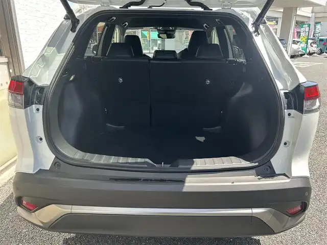 トヨタ カローラ クロス Z 神奈川県 2024(令6)年 1.7万km プラチナホワイトパールマイカ 純正ナビ(Bluetooth/TV/USB)/クルーズコントロール/MTモード付AT/D席パワーシート/前席シートヒーター/ブラインドスポットモニター/バックカメラ/オートブレーキホールド/パワーバックドア/コーナーセンサー/オートライト/オートマチックハイビーム/ETC/ワンオーナー/純正アルミホイール/純正フロアマット/取扱説明書/保証書/プッシュスタート