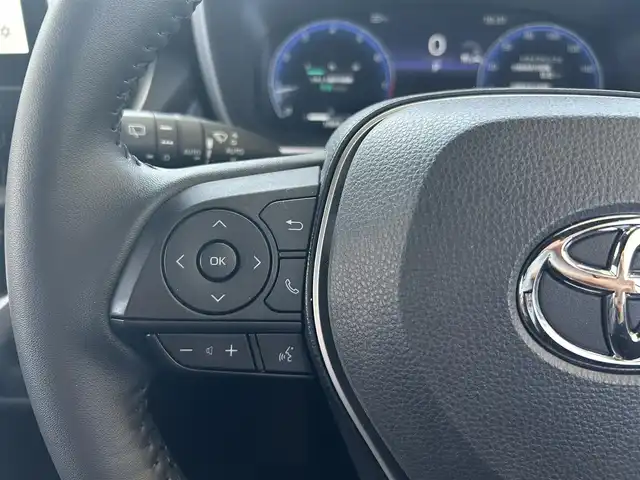 トヨタ カローラ クロス Z 神奈川県 2024(令6)年 1.7万km プラチナホワイトパールマイカ 純正ナビ(Bluetooth/TV/USB)/クルーズコントロール/MTモード付AT/D席パワーシート/前席シートヒーター/ブラインドスポットモニター/バックカメラ/オートブレーキホールド/パワーバックドア/コーナーセンサー/オートライト/オートマチックハイビーム/ETC/ワンオーナー/純正アルミホイール/純正フロアマット/取扱説明書/保証書/プッシュスタート