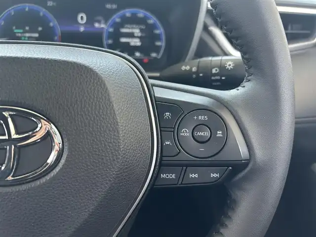 トヨタ カローラ クロス Z 神奈川県 2024(令6)年 1.7万km プラチナホワイトパールマイカ 純正ナビ(Bluetooth/TV/USB)/クルーズコントロール/MTモード付AT/D席パワーシート/前席シートヒーター/ブラインドスポットモニター/バックカメラ/オートブレーキホールド/パワーバックドア/コーナーセンサー/オートライト/オートマチックハイビーム/ETC/ワンオーナー/純正アルミホイール/純正フロアマット/取扱説明書/保証書/プッシュスタート