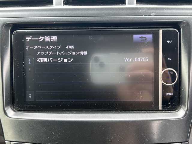 トヨタ プリウス α S チューンブラック 鹿児島県 2014(平26)年 9.3万km ホワイトパールクリスタルシャイン 純正ナビ/バックカメラ/ビルトインＥＴＣ/スマートキー/プッシュスタート/本革巻きステアリング/オートライト/ＬＥＤヘッドライト/フルセグＴＶ/ｂｌｕｅｔｏｏｔｈ接続/フルフラットシート/アイドリングストップ/オートエアコン/スマートキー/エンジンスタートボタン/ミュージックプレイヤー接続/純正フロアマット/純正アルミホイール