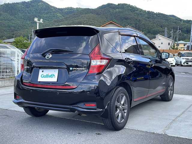 日産 ノート e－パワー メダリスト Bアロー 山梨県 2018(平30)年 6.2万km スーパーブラック 純正ナビ/ＴＶ／ＣＤ／ＤＶＤ／ＢＴ/デジタルインナーミラー/ＥＴＣ/ドラレコ　/アイドリングストップ/クルーズコントロール/コーナーセンサー/レーンキープアシスト　/オートライト/純正フロアマット/プッシュスタート/アイドリングストップ /純正アルミホイール/プッシュスタート/デジタルインナーミラー
