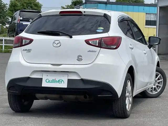 マツダ デミオ 13C 道央・札幌 2015(平27)年 14.7万km アークティックホワイト ４WD/純正メーカーナビ/AM/FM/BT/横滑り防止装置/SPORTMODE/アイドリングストップ/ETC/ステアリングリモコン/プッシュスタート/スマートキー/ハロゲンヘッドライト/ヘッドライトレベライザー/電動格納ミラー/ウィンカーミラー/フロアマット/ドアバイザー/スペアキー