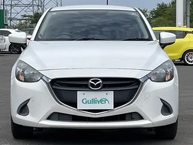 マツダ デミオ 13C 道央・札幌 2015(平27)年 14.7万km アークティックホワイト ４WD/純正メーカーナビ/AM/FM/BT/横滑り防止装置/SPORTMODE/アイドリングストップ/ETC/ステアリングリモコン/プッシュスタート/スマートキー/ハロゲンヘッドライト/ヘッドライトレベライザー/電動格納ミラー/ウィンカーミラー/フロアマット/ドアバイザー/スペアキー