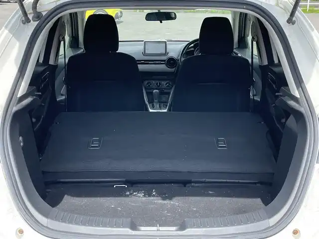マツダ デミオ 13C 道央・札幌 2015(平27)年 14.7万km アークティックホワイト ４WD/純正メーカーナビ/AM/FM/BT/横滑り防止装置/SPORTMODE/アイドリングストップ/ETC/ステアリングリモコン/プッシュスタート/スマートキー/ハロゲンヘッドライト/ヘッドライトレベライザー/電動格納ミラー/ウィンカーミラー/フロアマット/ドアバイザー/スペアキー