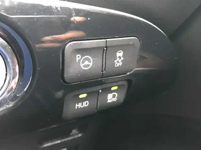 トヨタ プリウス A 富山県 2015(平27)年 6.9万km スティールブロンドM 純正９型ナビ/フルセグＴＶ／Ｂｌｕｅｔｏｏｔｈ/レーダークルーズコントロール/バックカメラ/セーフティセンス/レーンキープアシスト/ヘッドアップディスプレイ/純正ＡＷ１５インチ/ドライブレコーダー/オートマチックハイビーム/革巻きステアリング/コーナーセンサー/スマートキー/プッシュスタート/横滑り防止装置/W＋サイドエアバック/カーテンエアバック