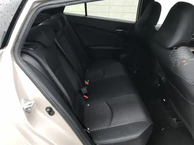 トヨタ プリウス A 富山県 2015(平27)年 6.9万km スティールブロンドM 純正９型ナビ/フルセグＴＶ／Ｂｌｕｅｔｏｏｔｈ/レーダークルーズコントロール/バックカメラ/セーフティセンス/レーンキープアシスト/ヘッドアップディスプレイ/純正ＡＷ１５インチ/ドライブレコーダー/オートマチックハイビーム/革巻きステアリング/コーナーセンサー/スマートキー/プッシュスタート/横滑り防止装置/W＋サイドエアバック/カーテンエアバック