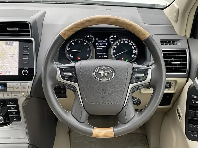 トヨタ ランドクルーザー プラド TZ－G 静岡県 2022(令4)年 2.4万km ホワイトパールクリスタルシャイン トヨタセーフティセンス/ターボ/純正9型メーカーナビ/・フルセグTV/BTオーディオ/USB/全方位カメラ/ビルトインETC2.0/ドラレコ前方/サンルーフ/ベージュ革/メモリーシート/パワーシートD/N/シートヒーターD/N/シートクーラーD/N/三列シート/電動格納シート/パドルシフト/LEDヘッドランプ/フォグランプ/純正フロアマット/ドアバイザー/スマートキー/スペアキー/保証書/取扱説明書/純正19アルミホイール