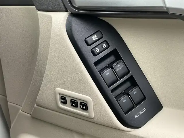 トヨタ ランドクルーザー プラド TZ－G 静岡県 2022(令4)年 2.4万km ホワイトパールクリスタルシャイン トヨタセーフティセンス/ターボ/純正9型メーカーナビ/・フルセグTV/BTオーディオ/USB/全方位カメラ/ビルトインETC2.0/ドラレコ前方/サンルーフ/ベージュ革/メモリーシート/パワーシートD/N/シートヒーターD/N/シートクーラーD/N/三列シート/電動格納シート/パドルシフト/LEDヘッドランプ/フォグランプ/純正フロアマット/ドアバイザー/スマートキー/スペアキー/保証書/取扱説明書/純正19アルミホイール