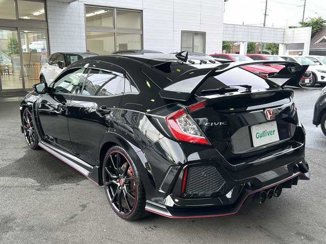 ホンダ シビック タイプR 京都府 2018(平30)年 3万km クリスタルブラックパール ６ＭＴ　/純正ギャザーズＳＤナビ/（VXM-185VFi）/AM/FM/CD/DVD再生機能/Apple CarPlay/AUX/iPod/Bluetooth/フルセグＴＶ/（走行視聴不可）/バックカメラ/純正フルエアロ/クルーズコントロール/ブレンボブレーキ/純正20インチホイール/バニティミラー/レグマッチシステム/ブレーキホールド/LEDヘッドライト/オートライト/フォグライト/社外デジタルミラー型ドライブレコーダー/前後コーナーセンサー/純正フロアマット/ステアリングスイッチ/電動格納ミラー/スペアキー1本/ダブルエアバッグ/サイドエアバッグ/カーテンエアバッグ/ABS/横滑り防止装置/盗難防止装置