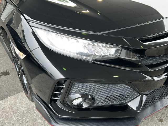 ホンダ シビック タイプR 京都府 2018(平30)年 3万km クリスタルブラックパール ６ＭＴ　/純正ギャザーズＳＤナビ/（VXM-185VFi）/AM/FM/CD/DVD再生機能/Apple CarPlay/AUX/iPod/Bluetooth/フルセグＴＶ/（走行視聴不可）/バックカメラ/純正フルエアロ/クルーズコントロール/ブレンボブレーキ/純正20インチホイール/バニティミラー/レグマッチシステム/ブレーキホールド/LEDヘッドライト/オートライト/フォグライト/社外デジタルミラー型ドライブレコーダー/前後コーナーセンサー/純正フロアマット/ステアリングスイッチ/電動格納ミラー/スペアキー1本/ダブルエアバッグ/サイドエアバッグ/カーテンエアバッグ/ABS/横滑り防止装置/盗難防止装置