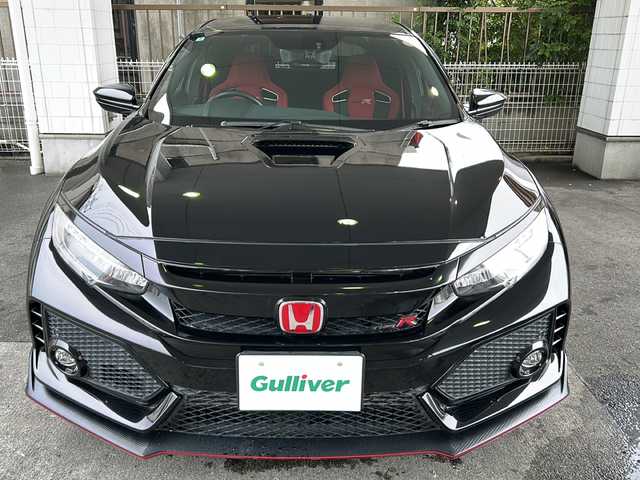 ホンダ シビック タイプR 京都府 2018(平30)年 3万km クリスタルブラックパール ６ＭＴ　/純正ギャザーズＳＤナビ/（VXM-185VFi）/AM/FM/CD/DVD再生機能/Apple CarPlay/AUX/iPod/Bluetooth/フルセグＴＶ/（走行視聴不可）/バックカメラ/純正フルエアロ/クルーズコントロール/ブレンボブレーキ/純正20インチホイール/バニティミラー/レグマッチシステム/ブレーキホールド/LEDヘッドライト/オートライト/フォグライト/社外デジタルミラー型ドライブレコーダー/前後コーナーセンサー/純正フロアマット/ステアリングスイッチ/電動格納ミラー/スペアキー1本/ダブルエアバッグ/サイドエアバッグ/カーテンエアバッグ/ABS/横滑り防止装置/盗難防止装置