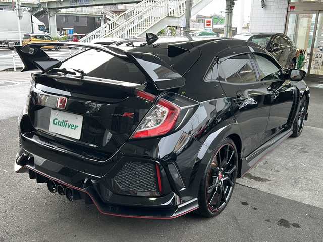 ホンダ シビック タイプR 京都府 2018(平30)年 3万km クリスタルブラックパール ６ＭＴ　/純正ギャザーズＳＤナビ/（VXM-185VFi）/AM/FM/CD/DVD再生機能/Apple CarPlay/AUX/iPod/Bluetooth/フルセグＴＶ/（走行視聴不可）/バックカメラ/純正フルエアロ/クルーズコントロール/ブレンボブレーキ/純正20インチホイール/バニティミラー/レグマッチシステム/ブレーキホールド/LEDヘッドライト/オートライト/フォグライト/社外デジタルミラー型ドライブレコーダー/前後コーナーセンサー/純正フロアマット/ステアリングスイッチ/電動格納ミラー/スペアキー1本/ダブルエアバッグ/サイドエアバッグ/カーテンエアバッグ/ABS/横滑り防止装置/盗難防止装置