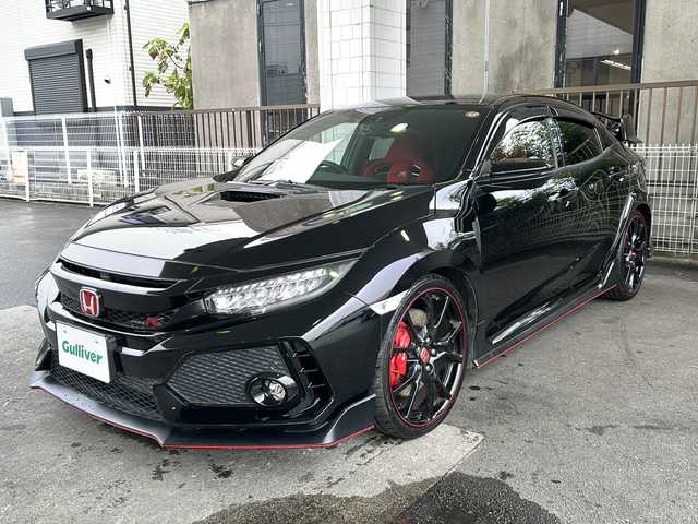 ホンダ シビック タイプR 京都府 2018(平30)年 3万km クリスタルブラックパール ６ＭＴ　/純正ギャザーズＳＤナビ/（VXM-185VFi）/AM/FM/CD/DVD再生機能/Apple CarPlay/AUX/iPod/Bluetooth/フルセグＴＶ/（走行視聴不可）/バックカメラ/純正フルエアロ/クルーズコントロール/ブレンボブレーキ/純正20インチホイール/バニティミラー/レグマッチシステム/ブレーキホールド/LEDヘッドライト/オートライト/フォグライト/社外デジタルミラー型ドライブレコーダー/前後コーナーセンサー/純正フロアマット/ステアリングスイッチ/電動格納ミラー/スペアキー1本/ダブルエアバッグ/サイドエアバッグ/カーテンエアバッグ/ABS/横滑り防止装置/盗難防止装置