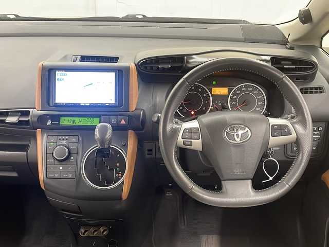 トヨタ ウィッシュ 1．8X HIDセレクション 道央・札幌 2010(平22)年 9.2万km ブラキッシュレッドマイカ /4WD//社外HDDナビ：AVIC-HRZ900/（CD/DVD/BT/HDD/ラジオ/TV）//寒冷地仕様//フロントワイパーデアイサー//ワンオーナー//横滑り防止//ETC//HIDヘッドライト//オートライト//フォグライト//オートエアコン//社外AW付冬タイヤ積込//革巻きステアリング//社外エンジンスターター //電動格納ミラー
