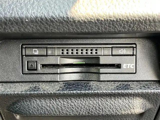 トヨタ ヴォクシー ZS 煌 静岡県 2015(平27)年 7万km ブラック エンジンスタートボタン/取扱説明書/アイドリングストップ/パワーステアリング/パワーウィンドウ/スマートキー/オートエアコン/純正ETC/バックカメラ/純正ナビ(CD/DVD/BT/フルセグ)/三列シート/ウォークスルー/純正フロアマット/純正アルミホイール/両側パワースライドドア/ABS/横滑り防止装置/オートライト/LEDヘッドライト/Wエアバック/リモートスターター/車高調