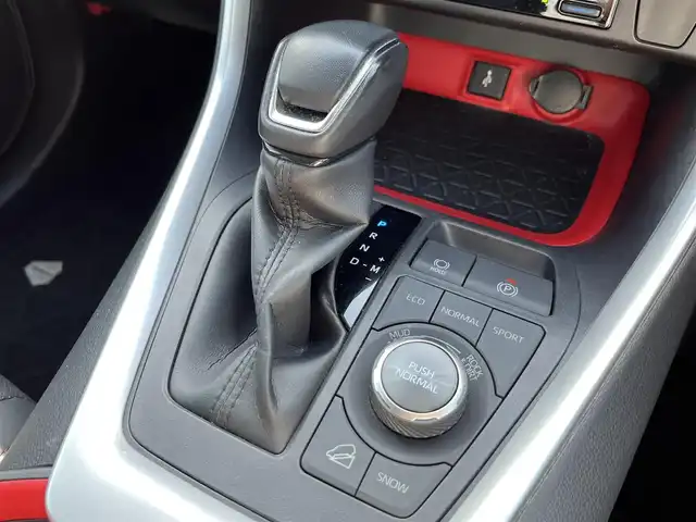 トヨタ ＲＡＶ４ アドベンチャー オフロードPKG 鳥取県 2022(令4)年 3.9万km スーパーホワイトⅡ ワンオーナー/４・W・D/純正ディスプレイオーディオ/フルセグ/BT/USB/全方位カメラ・ETC/運転席パワーシート/前席シートヒーター/エアシート/トヨタセーフティセンス/レーダークルーズコントロール/レーンキープアシスト/デジタルインナーミラー/LEDヘットライト/LEDフォグライト/純正18インチアルミホイール/プッシュエンジンスタート/フロアマット/ドアバイザー/保証書/取扱説明書/スペアキー
