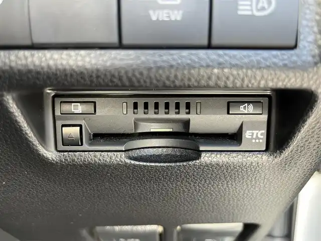 トヨタ ＲＡＶ４ アドベンチャー オフロードPKG 鳥取県 2022(令4)年 3.9万km スーパーホワイトⅡ ワンオーナー/４・W・D/純正ディスプレイオーディオ/フルセグ/BT/USB/全方位カメラ・ETC/運転席パワーシート/前席シートヒーター/エアシート/トヨタセーフティセンス/レーダークルーズコントロール/レーンキープアシスト/デジタルインナーミラー/LEDヘットライト/LEDフォグライト/純正18インチアルミホイール/プッシュエンジンスタート/フロアマット/ドアバイザー/保証書/取扱説明書/スペアキー