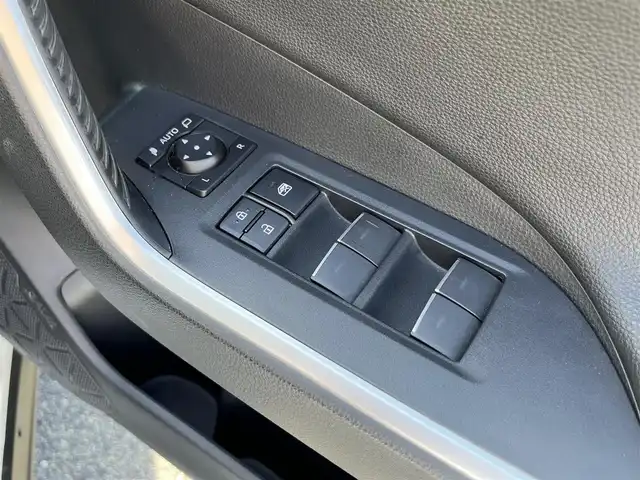 トヨタ ＲＡＶ４ アドベンチャー オフロードPKG 鳥取県 2022(令4)年 3.9万km スーパーホワイトⅡ ワンオーナー/４・W・D/純正ディスプレイオーディオ/フルセグ/BT/USB/全方位カメラ・ETC/運転席パワーシート/前席シートヒーター/エアシート/トヨタセーフティセンス/レーダークルーズコントロール/レーンキープアシスト/デジタルインナーミラー/LEDヘットライト/LEDフォグライト/純正18インチアルミホイール/プッシュエンジンスタート/フロアマット/ドアバイザー/保証書/取扱説明書/スペアキー