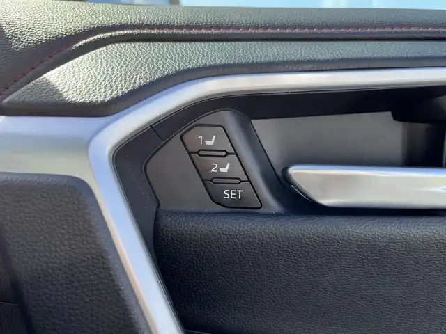トヨタ ＲＡＶ４ アドベンチャー オフロードPKG 鳥取県 2022(令4)年 3.9万km スーパーホワイトⅡ ワンオーナー/４・W・D/純正ディスプレイオーディオ/フルセグ/BT/USB/全方位カメラ・ETC/運転席パワーシート/前席シートヒーター/エアシート/トヨタセーフティセンス/レーダークルーズコントロール/レーンキープアシスト/デジタルインナーミラー/LEDヘットライト/LEDフォグライト/純正18インチアルミホイール/プッシュエンジンスタート/フロアマット/ドアバイザー/保証書/取扱説明書/スペアキー