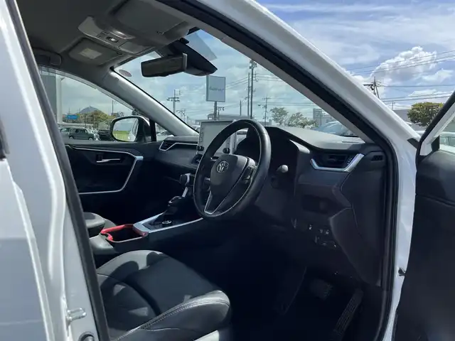 トヨタ ＲＡＶ４ アドベンチャー オフロードPKG 鳥取県 2022(令4)年 3.9万km スーパーホワイトⅡ ワンオーナー/４・W・D/純正ディスプレイオーディオ/フルセグ/BT/USB/全方位カメラ・ETC/運転席パワーシート/前席シートヒーター/エアシート/トヨタセーフティセンス/レーダークルーズコントロール/レーンキープアシスト/デジタルインナーミラー/LEDヘットライト/LEDフォグライト/純正18インチアルミホイール/プッシュエンジンスタート/フロアマット/ドアバイザー/保証書/取扱説明書/スペアキー