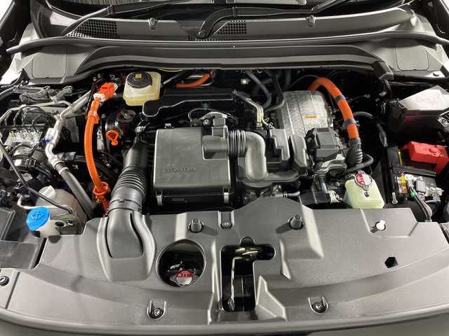 ホンダ ヴェゼル ハイブリッド e:HEV Z 神奈川県 2025(令7)年 0.1千km クリスタルブラックパール 登録済未使用車/Honda CONNECTディスプレイ/純正ナビ/純正ETC2.0車載器/フルセグ　Bluetooth　USB　AppleCarPlay　Androidauto/バックカメラ/ワイヤレス充電器/フロントグリルベルリナブラック/ホンダセンシング/衝突軽減ブレーキ/誤発進抑制機能/後方誤発進抑制機能/近距離衝突軽減ブレーキ/歩行者事故低減ステアリング/路外逸脱抑制機能/渋滞追従付アダブティブクルーズコントロール/車線維持支援システム/先行車発進お知らせ機能/標識認識機能/オートハイビーム/パーキングセンサーシステム/トラフィックジャムアシスト/アダブティブドライビングビーム/ブラインドスポットインフォメーション/前後ソナー/革巻きステアリング/パドルシフト/ステアリングヒーター/合皮/ファブリックコンビシート/前席シートバックポケット/前席シートヒーター/ダウンヒルアシストコントロール/電動パーキングブレーキ/オートブレーキホールド/プッシュスタート/スマートキー/純正18インチアルミホイール/LEDヘッド/フォグランプ