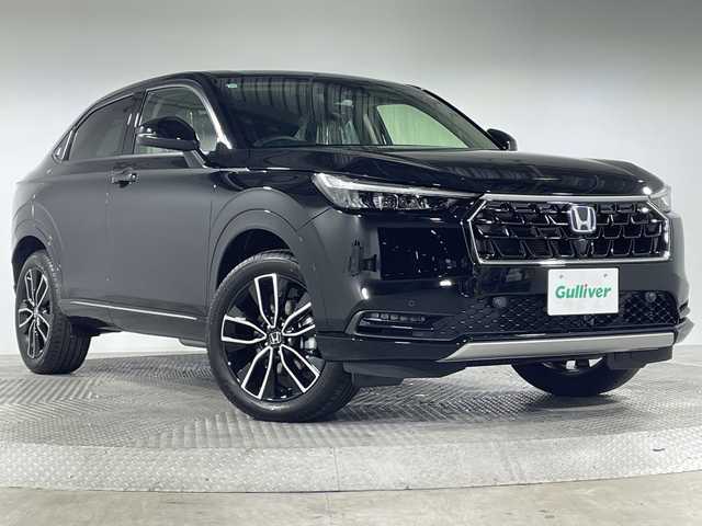 ホンダ ヴェゼル ハイブリッド e:HEV Z 神奈川県 2025(令7)年 0.1千km クリスタルブラックパール 登録済未使用車/Honda CONNECTディスプレイ/純正ナビ/純正ETC2.0車載器/フルセグ　Bluetooth　USB　AppleCarPlay　Androidauto/バックカメラ/ワイヤレス充電器/フロントグリルベルリナブラック/ホンダセンシング/衝突軽減ブレーキ/誤発進抑制機能/後方誤発進抑制機能/近距離衝突軽減ブレーキ/歩行者事故低減ステアリング/路外逸脱抑制機能/渋滞追従付アダブティブクルーズコントロール/車線維持支援システム/先行車発進お知らせ機能/標識認識機能/オートハイビーム/パーキングセンサーシステム/トラフィックジャムアシスト/アダブティブドライビングビーム/ブラインドスポットインフォメーション/前後ソナー/革巻きステアリング/パドルシフト/ステアリングヒーター/合皮/ファブリックコンビシート/前席シートバックポケット/前席シートヒーター/ダウンヒルアシストコントロール/電動パーキングブレーキ/オートブレーキホールド/プッシュスタート/スマートキー/純正18インチアルミホイール/LEDヘッド/フォグランプ