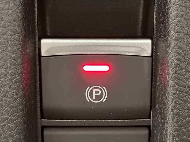 ホンダ ヴェゼル ハイブリッド e:HEV Z 神奈川県 2025(令7)年 0.1千km クリスタルブラックパール 登録済未使用車/Honda CONNECTディスプレイ/純正ナビ/純正ETC2.0車載器/フルセグ　Bluetooth　USB　AppleCarPlay　Androidauto/バックカメラ/ワイヤレス充電器/フロントグリルベルリナブラック/ホンダセンシング/衝突軽減ブレーキ/誤発進抑制機能/後方誤発進抑制機能/近距離衝突軽減ブレーキ/歩行者事故低減ステアリング/路外逸脱抑制機能/渋滞追従付アダブティブクルーズコントロール/車線維持支援システム/先行車発進お知らせ機能/標識認識機能/オートハイビーム/パーキングセンサーシステム/トラフィックジャムアシスト/アダブティブドライビングビーム/ブラインドスポットインフォメーション/前後ソナー/革巻きステアリング/パドルシフト/ステアリングヒーター/合皮/ファブリックコンビシート/前席シートバックポケット/前席シートヒーター/ダウンヒルアシストコントロール/電動パーキングブレーキ/オートブレーキホールド/プッシュスタート/スマートキー/純正18インチアルミホイール/LEDヘッド/フォグランプ