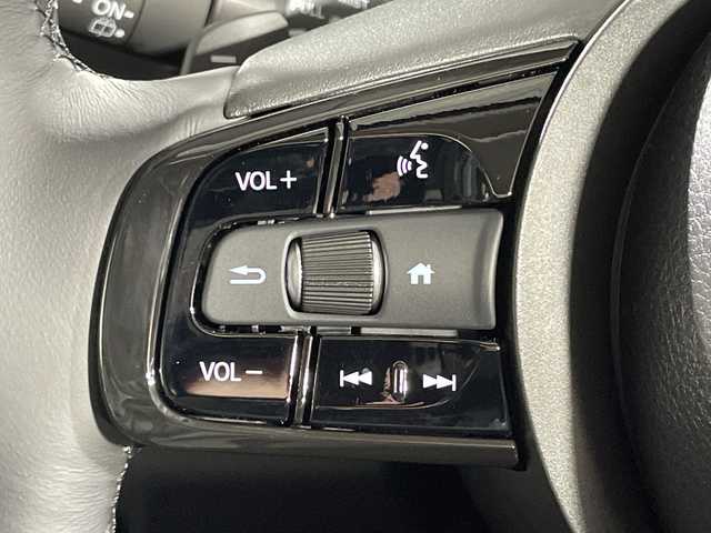 ホンダ ヴェゼル ハイブリッド e:HEV Z 神奈川県 2025(令7)年 0.1千km クリスタルブラックパール 登録済未使用車/Honda CONNECTディスプレイ/純正ナビ/純正ETC2.0車載器/フルセグ　Bluetooth　USB　AppleCarPlay　Androidauto/バックカメラ/ワイヤレス充電器/フロントグリルベルリナブラック/ホンダセンシング/衝突軽減ブレーキ/誤発進抑制機能/後方誤発進抑制機能/近距離衝突軽減ブレーキ/歩行者事故低減ステアリング/路外逸脱抑制機能/渋滞追従付アダブティブクルーズコントロール/車線維持支援システム/先行車発進お知らせ機能/標識認識機能/オートハイビーム/パーキングセンサーシステム/トラフィックジャムアシスト/アダブティブドライビングビーム/ブラインドスポットインフォメーション/前後ソナー/革巻きステアリング/パドルシフト/ステアリングヒーター/合皮/ファブリックコンビシート/前席シートバックポケット/前席シートヒーター/ダウンヒルアシストコントロール/電動パーキングブレーキ/オートブレーキホールド/プッシュスタート/スマートキー/純正18インチアルミホイール/LEDヘッド/フォグランプ