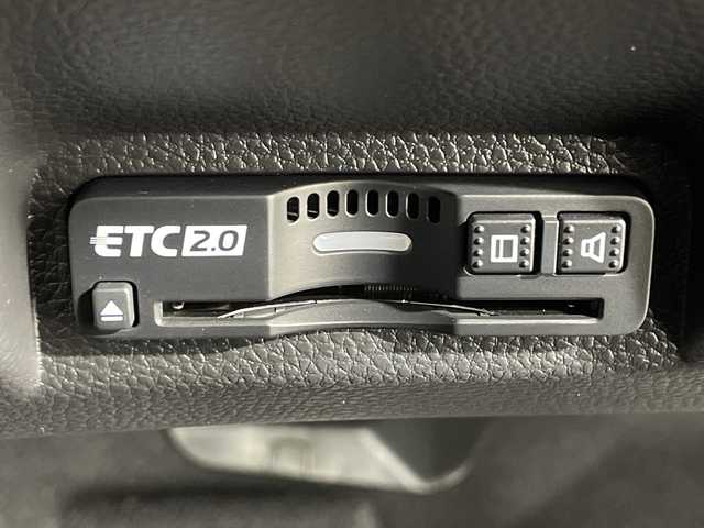 ホンダ ヴェゼル ハイブリッド e:HEV Z 神奈川県 2025(令7)年 0.1千km クリスタルブラックパール 登録済未使用車/Honda CONNECTディスプレイ/純正ナビ/純正ETC2.0車載器/フルセグ　Bluetooth　USB　AppleCarPlay　Androidauto/バックカメラ/ワイヤレス充電器/フロントグリルベルリナブラック/ホンダセンシング/衝突軽減ブレーキ/誤発進抑制機能/後方誤発進抑制機能/近距離衝突軽減ブレーキ/歩行者事故低減ステアリング/路外逸脱抑制機能/渋滞追従付アダブティブクルーズコントロール/車線維持支援システム/先行車発進お知らせ機能/標識認識機能/オートハイビーム/パーキングセンサーシステム/トラフィックジャムアシスト/アダブティブドライビングビーム/ブラインドスポットインフォメーション/前後ソナー/革巻きステアリング/パドルシフト/ステアリングヒーター/合皮/ファブリックコンビシート/前席シートバックポケット/前席シートヒーター/ダウンヒルアシストコントロール/電動パーキングブレーキ/オートブレーキホールド/プッシュスタート/スマートキー/純正18インチアルミホイール/LEDヘッド/フォグランプ