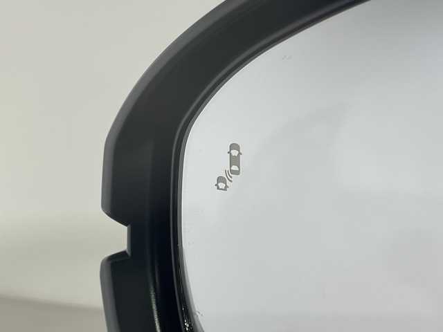 ホンダ ヴェゼル ハイブリッド e:HEV Z 神奈川県 2025(令7)年 0.1千km クリスタルブラックパール 登録済未使用車/Honda CONNECTディスプレイ/純正ナビ/純正ETC2.0車載器/フルセグ　Bluetooth　USB　AppleCarPlay　Androidauto/バックカメラ/ワイヤレス充電器/フロントグリルベルリナブラック/ホンダセンシング/衝突軽減ブレーキ/誤発進抑制機能/後方誤発進抑制機能/近距離衝突軽減ブレーキ/歩行者事故低減ステアリング/路外逸脱抑制機能/渋滞追従付アダブティブクルーズコントロール/車線維持支援システム/先行車発進お知らせ機能/標識認識機能/オートハイビーム/パーキングセンサーシステム/トラフィックジャムアシスト/アダブティブドライビングビーム/ブラインドスポットインフォメーション/前後ソナー/革巻きステアリング/パドルシフト/ステアリングヒーター/合皮/ファブリックコンビシート/前席シートバックポケット/前席シートヒーター/ダウンヒルアシストコントロール/電動パーキングブレーキ/オートブレーキホールド/プッシュスタート/スマートキー/純正18インチアルミホイール/LEDヘッド/フォグランプ