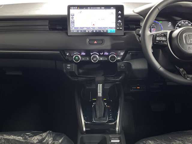 ホンダ ヴェゼル ハイブリッド e:HEV Z 神奈川県 2025(令7)年 0.1千km クリスタルブラックパール 登録済未使用車/Honda CONNECTディスプレイ/純正ナビ/純正ETC2.0車載器/フルセグ　Bluetooth　USB　AppleCarPlay　Androidauto/バックカメラ/ワイヤレス充電器/フロントグリルベルリナブラック/ホンダセンシング/衝突軽減ブレーキ/誤発進抑制機能/後方誤発進抑制機能/近距離衝突軽減ブレーキ/歩行者事故低減ステアリング/路外逸脱抑制機能/渋滞追従付アダブティブクルーズコントロール/車線維持支援システム/先行車発進お知らせ機能/標識認識機能/オートハイビーム/パーキングセンサーシステム/トラフィックジャムアシスト/アダブティブドライビングビーム/ブラインドスポットインフォメーション/前後ソナー/革巻きステアリング/パドルシフト/ステアリングヒーター/合皮/ファブリックコンビシート/前席シートバックポケット/前席シートヒーター/ダウンヒルアシストコントロール/電動パーキングブレーキ/オートブレーキホールド/プッシュスタート/スマートキー/純正18インチアルミホイール/LEDヘッド/フォグランプ