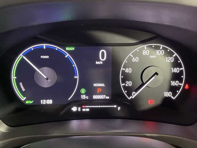 ホンダ ヴェゼル ハイブリッド e:HEV Z 神奈川県 2025(令7)年 0.1千km クリスタルブラックパール 登録済未使用車/Honda CONNECTディスプレイ/純正ナビ/純正ETC2.0車載器/フルセグ　Bluetooth　USB　AppleCarPlay　Androidauto/バックカメラ/ワイヤレス充電器/フロントグリルベルリナブラック/ホンダセンシング/衝突軽減ブレーキ/誤発進抑制機能/後方誤発進抑制機能/近距離衝突軽減ブレーキ/歩行者事故低減ステアリング/路外逸脱抑制機能/渋滞追従付アダブティブクルーズコントロール/車線維持支援システム/先行車発進お知らせ機能/標識認識機能/オートハイビーム/パーキングセンサーシステム/トラフィックジャムアシスト/アダブティブドライビングビーム/ブラインドスポットインフォメーション/前後ソナー/革巻きステアリング/パドルシフト/ステアリングヒーター/合皮/ファブリックコンビシート/前席シートバックポケット/前席シートヒーター/ダウンヒルアシストコントロール/電動パーキングブレーキ/オートブレーキホールド/プッシュスタート/スマートキー/純正18インチアルミホイール/LEDヘッド/フォグランプ