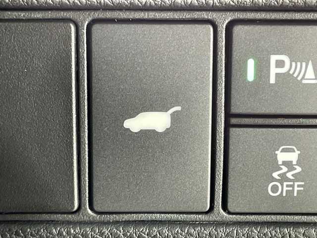 ホンダ ヴェゼル ハイブリッド e:HEV Z 神奈川県 2025(令7)年 0.1千km クリスタルブラックパール 登録済未使用車/Honda CONNECTディスプレイ/純正ナビ/純正ETC2.0車載器/フルセグ　Bluetooth　USB　AppleCarPlay　Androidauto/バックカメラ/ワイヤレス充電器/フロントグリルベルリナブラック/ホンダセンシング/衝突軽減ブレーキ/誤発進抑制機能/後方誤発進抑制機能/近距離衝突軽減ブレーキ/歩行者事故低減ステアリング/路外逸脱抑制機能/渋滞追従付アダブティブクルーズコントロール/車線維持支援システム/先行車発進お知らせ機能/標識認識機能/オートハイビーム/パーキングセンサーシステム/トラフィックジャムアシスト/アダブティブドライビングビーム/ブラインドスポットインフォメーション/前後ソナー/革巻きステアリング/パドルシフト/ステアリングヒーター/合皮/ファブリックコンビシート/前席シートバックポケット/前席シートヒーター/ダウンヒルアシストコントロール/電動パーキングブレーキ/オートブレーキホールド/プッシュスタート/スマートキー/純正18インチアルミホイール/LEDヘッド/フォグランプ