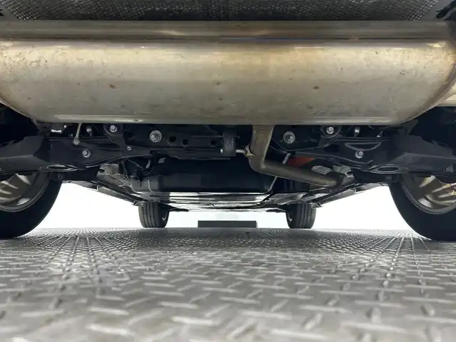 トヨタ ハリアー ハイブリッド Z レザーパッケージ 神奈川県 2023(令5)年 3.4万km プラチナホワイトパールマイカ 12.3型ディスプレイオーディオプラス/JBLプレミアムサウンド/ナビ/フルセグ　Bluetooth　USB/モデリスタエアロ【フロント/サイド/リアアンダー】/マフラー/ヘッドアップディスプレイ/デジタルインナーミラー/パワーバックドア/セーフティセンス/プリクラッシュセーフティ/レーントレーシングアシスト/レーダークルーズコントロール/アダブティブハイビームアシスト/ロードサインアシスト/カーブ速度抑制機能/ドライバー異常時対応システム/横断歩行者検知機能/低速時加速抑制機能/緊急時操舵支援/ブラインドスポットモニター/パーキングサポートブレーキ/先行車発進告知/リヤシートマインダー/後退速度抑制/革巻きステアリング/ステアリングヒーター/革シート/前席パワーシート/シートヒーター/ベンチレーション/運転席ポジションメモリー/前後ソナー/ドライブモード/ETC2.0/電動パーキングブレーキ/AVH/プッシュスタート/スマートキー/純正リアスポイラー/純正19インチアルミホイール/LEDヘッド/フォグランプ