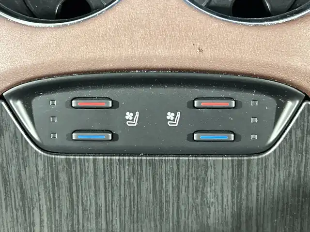 トヨタ ハリアー ハイブリッド Z レザーパッケージ 神奈川県 2023(令5)年 3.4万km プラチナホワイトパールマイカ 12.3型ディスプレイオーディオプラス/JBLプレミアムサウンド/ナビ/フルセグ　Bluetooth　USB/モデリスタエアロ【フロント/サイド/リアアンダー】/マフラー/ヘッドアップディスプレイ/デジタルインナーミラー/パワーバックドア/セーフティセンス/プリクラッシュセーフティ/レーントレーシングアシスト/レーダークルーズコントロール/アダブティブハイビームアシスト/ロードサインアシスト/カーブ速度抑制機能/ドライバー異常時対応システム/横断歩行者検知機能/低速時加速抑制機能/緊急時操舵支援/ブラインドスポットモニター/パーキングサポートブレーキ/先行車発進告知/リヤシートマインダー/後退速度抑制/革巻きステアリング/ステアリングヒーター/革シート/前席パワーシート/シートヒーター/ベンチレーション/運転席ポジションメモリー/前後ソナー/ドライブモード/ETC2.0/電動パーキングブレーキ/AVH/プッシュスタート/スマートキー/純正リアスポイラー/純正19インチアルミホイール/LEDヘッド/フォグランプ