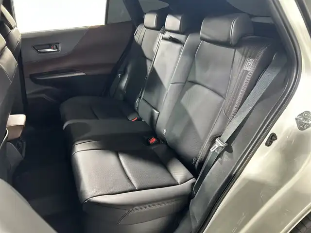 トヨタ ハリアー ハイブリッド Z レザーパッケージ 神奈川県 2023(令5)年 3.4万km プラチナホワイトパールマイカ 12.3型ディスプレイオーディオプラス/JBLプレミアムサウンド/ナビ/フルセグ　Bluetooth　USB/モデリスタエアロ【フロント/サイド/リアアンダー】/マフラー/ヘッドアップディスプレイ/デジタルインナーミラー/パワーバックドア/セーフティセンス/プリクラッシュセーフティ/レーントレーシングアシスト/レーダークルーズコントロール/アダブティブハイビームアシスト/ロードサインアシスト/カーブ速度抑制機能/ドライバー異常時対応システム/横断歩行者検知機能/低速時加速抑制機能/緊急時操舵支援/ブラインドスポットモニター/パーキングサポートブレーキ/先行車発進告知/リヤシートマインダー/後退速度抑制/革巻きステアリング/ステアリングヒーター/革シート/前席パワーシート/シートヒーター/ベンチレーション/運転席ポジションメモリー/前後ソナー/ドライブモード/ETC2.0/電動パーキングブレーキ/AVH/プッシュスタート/スマートキー/純正リアスポイラー/純正19インチアルミホイール/LEDヘッド/フォグランプ