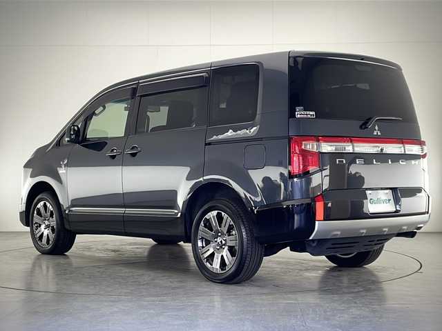 三菱 デリカＤ：５ ジャスパー 宮崎県 2023(令5)年 1.2万km グラファイトグレーメタリック/ブラックマイカ 禁煙車/衝突被害軽減ブレーキ/純正10.1型ナビ/（CD/DVD/Bluetooth/MSV/HDMI/AUX)/純正LEDオートライト/純正LEDフォグ/純正18インチアルミ/純正フロアマット/社外革調シートカバー/社外ドライブレコーダー/両側電動スライドドア/パワーバックドア/アダプティブクルーズコントロール/レーンディパーチャーアラート/ブラインドスポットモニター/パノラミックビューモニター/電子パーキング/オートホールド/クリアランスソナー/パドルシフト/ステアリングヒーター/デュアルオートエアコン/本革巻ハンドル/運転席パワーシート/前席シートヒーター/スマートキー/プッシュエンジンスタート/新車時保証書/取扱い説明書