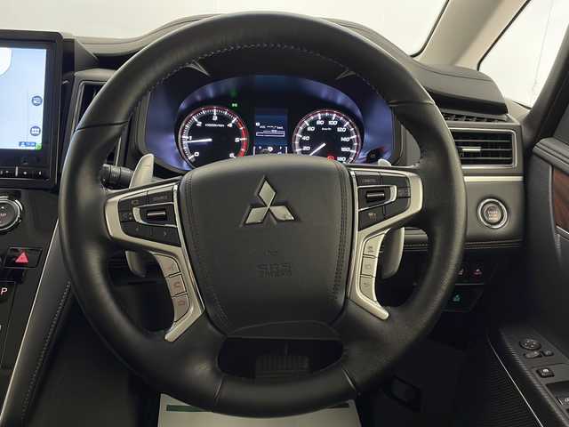 三菱 デリカＤ：５ ジャスパー 宮崎県 2023(令5)年 1.2万km グラファイトグレーメタリック/ブラックマイカ 禁煙車/衝突被害軽減ブレーキ/純正10.1型ナビ/（CD/DVD/Bluetooth/MSV/HDMI/AUX)/純正LEDオートライト/純正LEDフォグ/純正18インチアルミ/純正フロアマット/社外革調シートカバー/社外ドライブレコーダー/両側電動スライドドア/パワーバックドア/アダプティブクルーズコントロール/レーンディパーチャーアラート/ブラインドスポットモニター/パノラミックビューモニター/電子パーキング/オートホールド/クリアランスソナー/パドルシフト/ステアリングヒーター/デュアルオートエアコン/本革巻ハンドル/運転席パワーシート/前席シートヒーター/スマートキー/プッシュエンジンスタート/新車時保証書/取扱い説明書