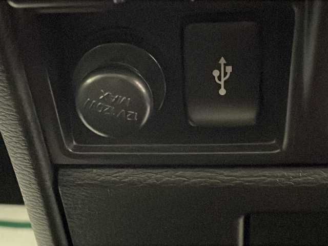 三菱 デリカＤ：５ ジャスパー 宮崎県 2023(令5)年 1.2万km グラファイトグレーメタリック/ブラックマイカ 禁煙車/衝突被害軽減ブレーキ/純正10.1型ナビ/（CD/DVD/Bluetooth/MSV/HDMI/AUX)/純正LEDオートライト/純正LEDフォグ/純正18インチアルミ/純正フロアマット/社外革調シートカバー/社外ドライブレコーダー/両側電動スライドドア/パワーバックドア/アダプティブクルーズコントロール/レーンディパーチャーアラート/ブラインドスポットモニター/パノラミックビューモニター/電子パーキング/オートホールド/クリアランスソナー/パドルシフト/ステアリングヒーター/デュアルオートエアコン/本革巻ハンドル/運転席パワーシート/前席シートヒーター/スマートキー/プッシュエンジンスタート/新車時保証書/取扱い説明書