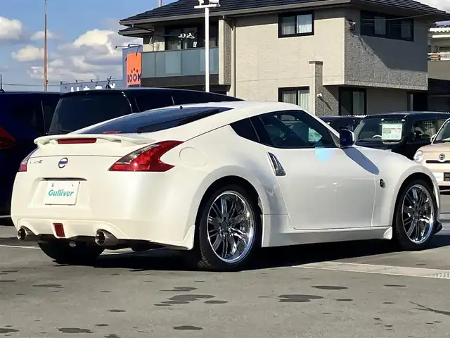 日産 フェアレディ Ｚ バージョンT 静岡県 2011(平23)年 10万km ブリリアントホワイトパール HKSハイパフォーマンスエキゾーストマフラー/WORK Varianza19インチアルミホイール /純正ナビ（CD/フルセグ）/バックカメラ/ドライブレコーダー前後/ETC/パドルシフト/エンジンスタートボタン/パワーステアリング/パワーウィンドウ/スマートキー/オートエアコン/フロアマット/D席N席パワーシート/D席N席シートヒーター/ハーフレザーシート（本革＆布）/フロントエアロ/ABS/横滑り防止装置/オートライト/キセノン/W+サイドエアバッグ/BOSE/ブルーレンズミラー
