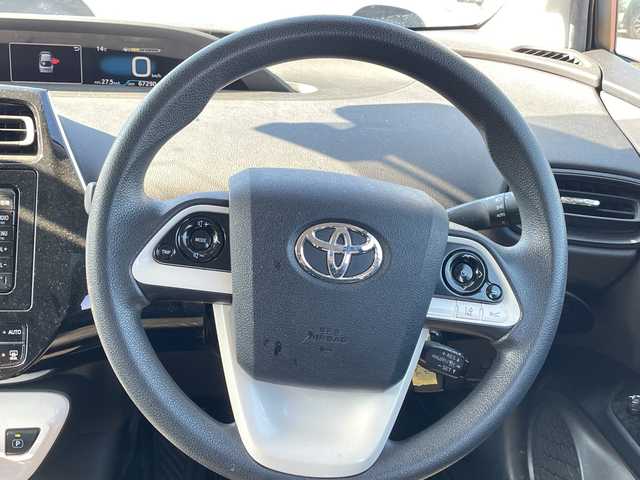 トヨタ プリウス E 千葉県 2017(平29)年 6.8万km シルバーM 純正ナビ/・NSCD-W66/・CD/BT/ワンセグ/バックカメラ/レーダークルーズコントロール/ビルトインETC/LDA/スペアキー/LEDヘッドライト/オートライト