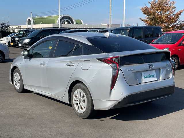 トヨタ プリウス E 千葉県 2017(平29)年 6.8万km シルバーM 純正ナビ/・NSCD-W66/・CD/BT/ワンセグ/バックカメラ/レーダークルーズコントロール/ビルトインETC/LDA/スペアキー/LEDヘッドライト/オートライト