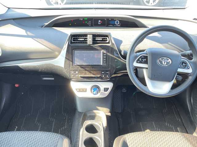 トヨタ プリウス E 千葉県 2017(平29)年 6.8万km シルバーM 純正ナビ/・NSCD-W66/・CD/BT/ワンセグ/バックカメラ/レーダークルーズコントロール/ビルトインETC/LDA/スペアキー/LEDヘッドライト/オートライト