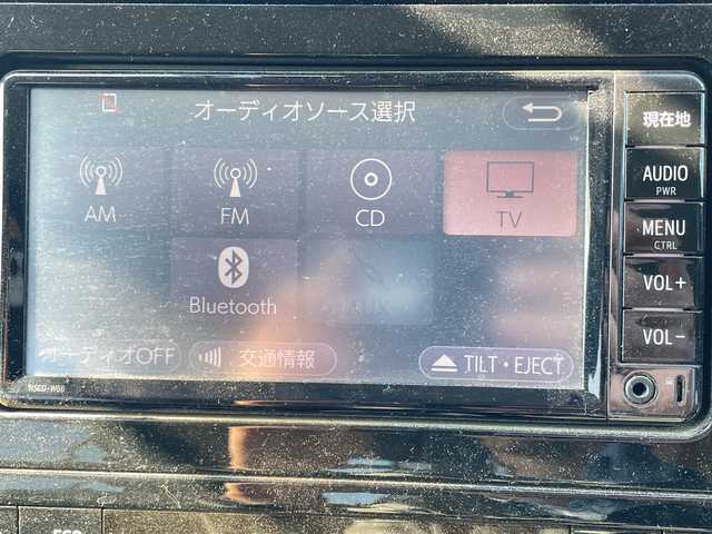 トヨタ プリウス E 千葉県 2017(平29)年 6.8万km シルバーM 純正ナビ/・NSCD-W66/・CD/BT/ワンセグ/バックカメラ/レーダークルーズコントロール/ビルトインETC/LDA/スペアキー/LEDヘッドライト/オートライト