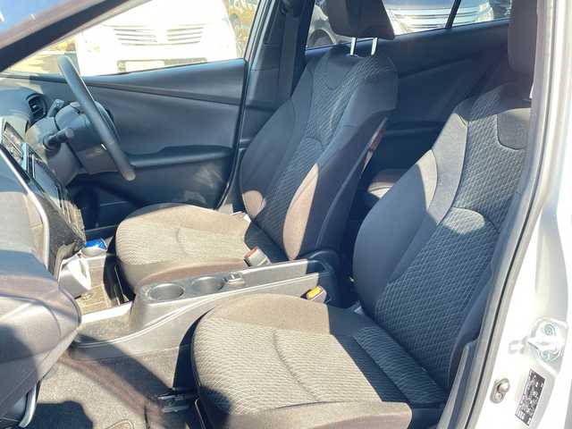 トヨタ プリウス E 千葉県 2017(平29)年 6.8万km シルバーM 純正ナビ/・NSCD-W66/・CD/BT/ワンセグ/バックカメラ/レーダークルーズコントロール/ビルトインETC/LDA/スペアキー/LEDヘッドライト/オートライト