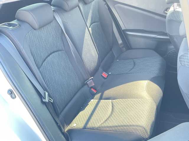 トヨタ プリウス E 千葉県 2017(平29)年 6.8万km シルバーM 純正ナビ/・NSCD-W66/・CD/BT/ワンセグ/バックカメラ/レーダークルーズコントロール/ビルトインETC/LDA/スペアキー/LEDヘッドライト/オートライト